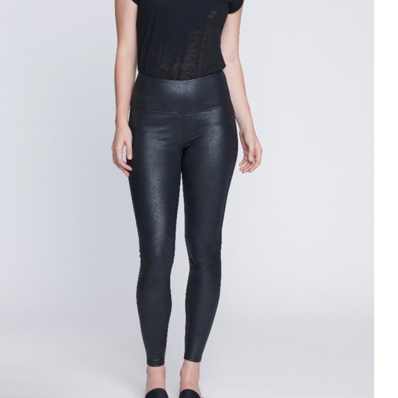 7 for All Mankind Ultra High Rise Sculpting Black Faux Leather Leggings Sz M - Picture 1 of 11